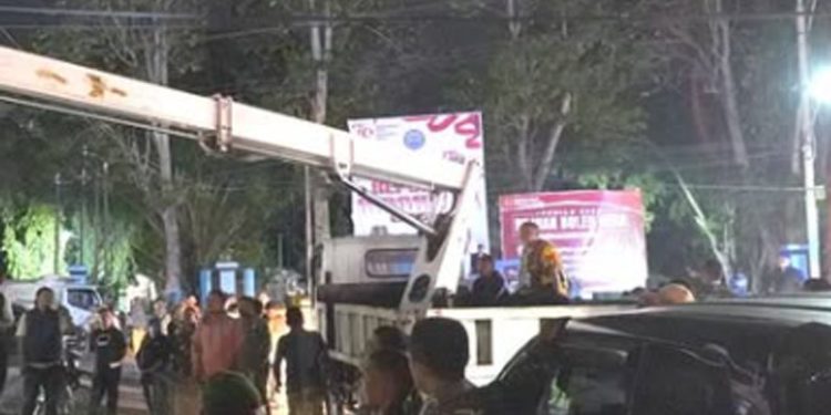 KPU Kabupaten Gorontalo: Bersihkan Alat Peraga Kampanye Secara Humanis