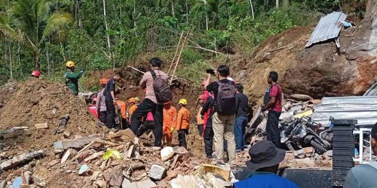 Longsor Purworejo Menewaskan 3 Warga, Korban Hilang Dalam Pencarian