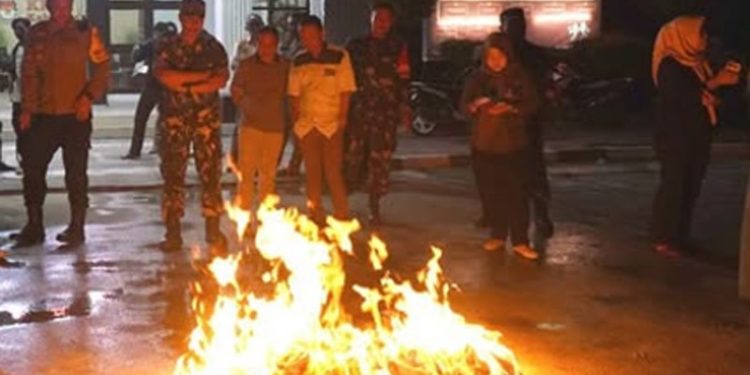 KPU Kabupaten Gorontalo Musnahkan 1383 Surat Suara Rusak