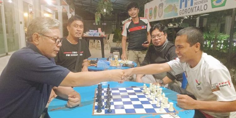 Boby Riawan Juara Turnamen Catur Antarmedia di Gorontalo