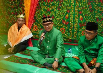 Wakil Wali Kota Gorontalo Menjalani Prosesi Adat Moloopu