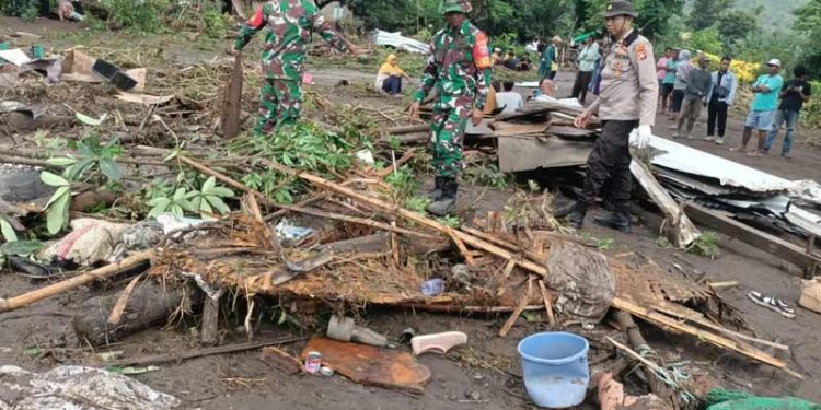 Banjir di Nusa Tenggara Barat Menewaskan 2 Orang, 6 Hilang