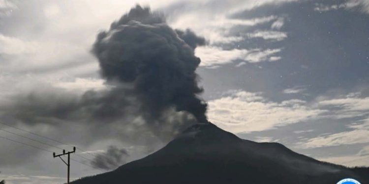 4.796 Jiwa Mengungsi Karena Letusan Gunung Lewotobi Laki-Laki di Flores Timur