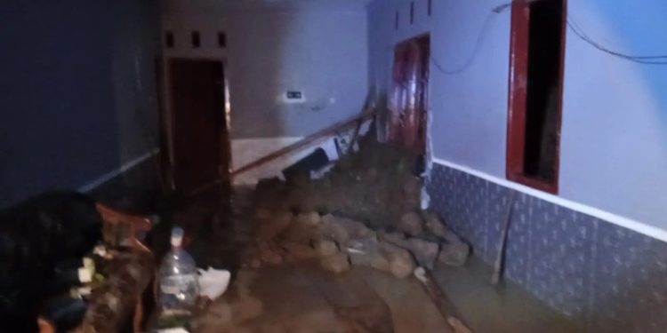 Tanah Longsor dan Banjir Melanda Yogyakarta