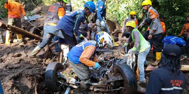 10 Tewas Tertimbun Tanah Longsor di Kabupaten Mojokerto
