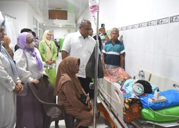 Rektor UNG Besuk Korban Selamat di RSUD Aloei Saboe