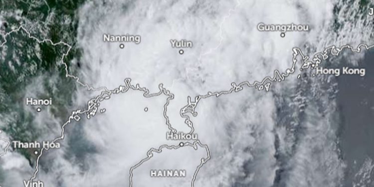 Topan Wutip Mendarat di Semenanjung Leizhou Provinsi Guangdong