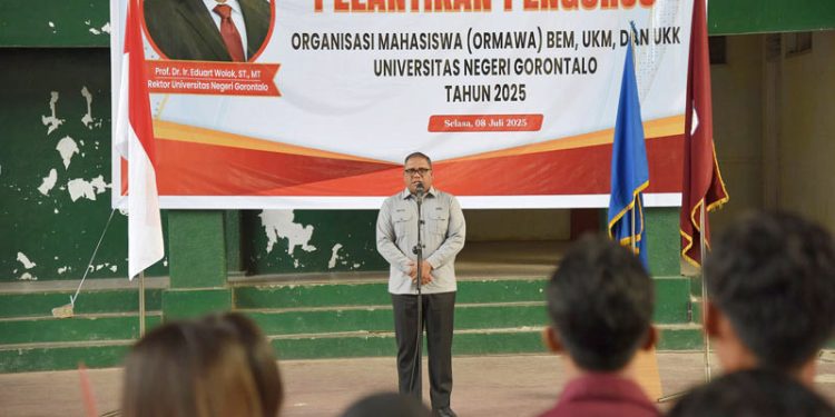 Rektor UNG Melantik Pengurus Organisasi Kemahasiswaan 2025