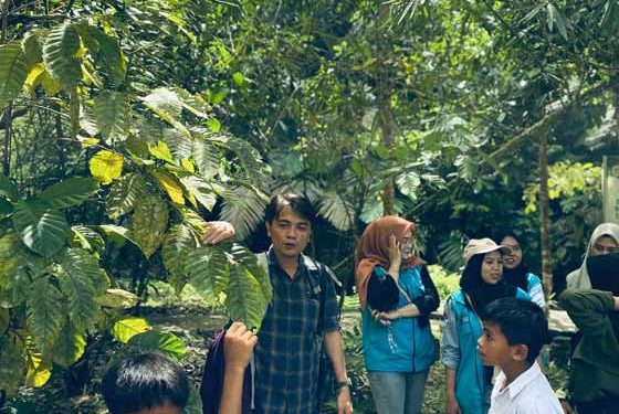 Pelajar Dulamayo Selatan Antusias Mengikuti Sekolah Alam yang Difasilitasi Mahasiswa KKD UMGo