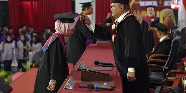 Wisuda ke-56 Konsistensi UNG Melahirkan SDM Unggul