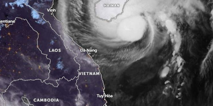 Badai Tropis Fengshen Mendekati Vietnam Tengah