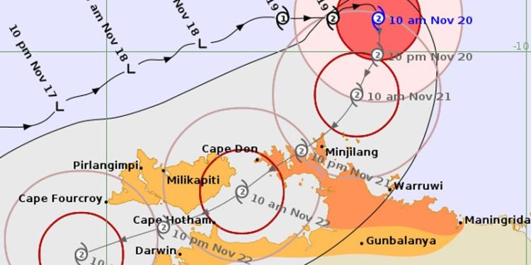 Badai Kategori 2 Fina Mengarah ke Dekat Darwin Australia