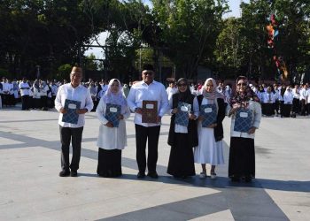 5 Dosen UNG Terima Surat Keputusan Gelar Guru Besar