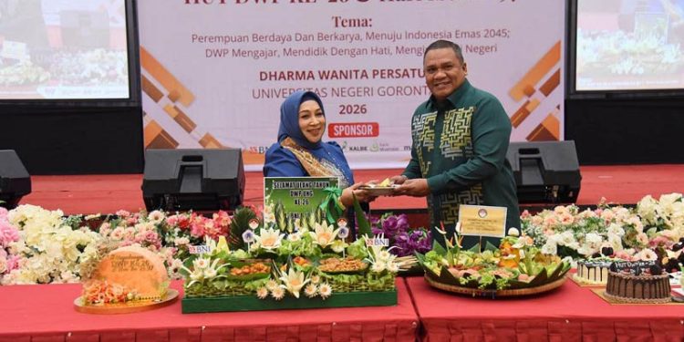 Dharma Wanita Persatuan UNG Rayakan HUT ke-26 dan Hari Ibu