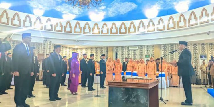 Gubernur Gusnar Ismail Lantik 25 Pejabat Pemerintah Provinsi Gorontalo