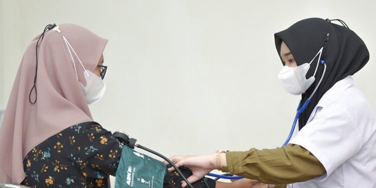 49 Mahasiswa Profesi Ners UNG Berikan Layanan Kesehatan