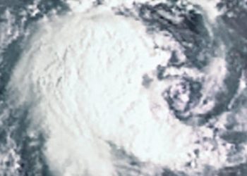 Siklon Tropis Horacio di Perairan Terbuka Samudra Hindia Mendekati Port Mathurin