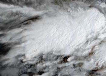 Bibit Siklon Tropis 96S di Dekat Kepulauan Cocos Berdampak Gelombang Tinggi di Selatan Jawa