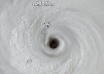 Topan Super Sinlaku Bawa Angin Kencang dan Gelombang Tinggi di Kepulauan Mariana Utara