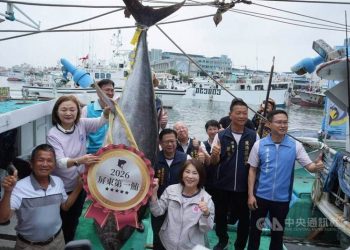 Tuna Sirip Biru Berat 190 kg Terjual Rp 1 Miliar Lebih di Pingtung Taiwan