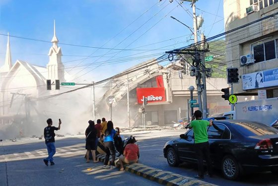 Puluhan Bangunan Roboh Akibat Gempa Dahsyat Dekat Sarangani Filipina Selatan