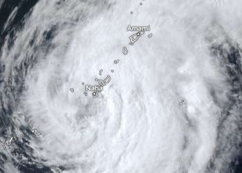 Topan Jangmi Melintas di Dekat Pulau Okinawa