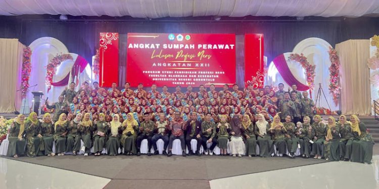 66 Lulusan Profesi Ners UNG Siap Mengabdi untuk Kesehatan Masyarakat