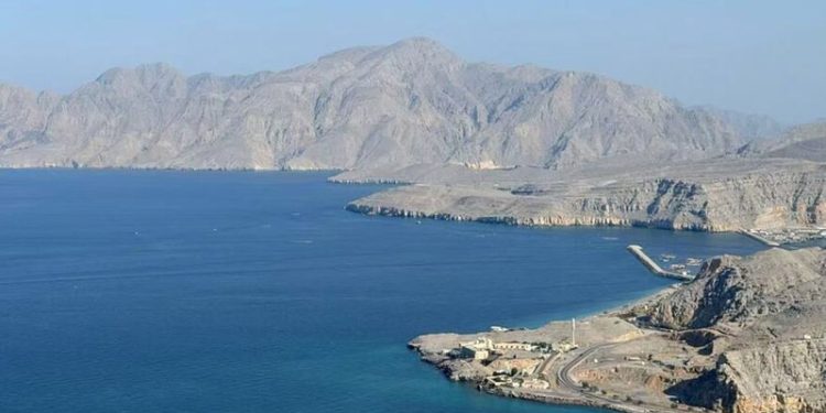 Testimoni Seorang Pelaut yang Terdampar di Selat Hormuz