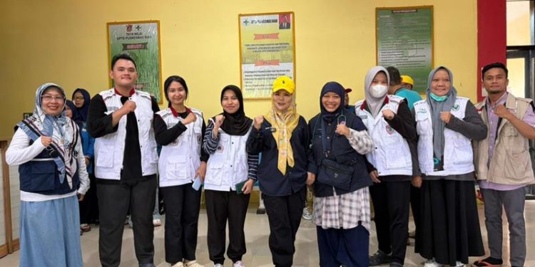 Tim Fakultas Kedokteran UNG Berikan Layanan Kesehatan Bagi Warga Terdampak Banjir di Gorontalo Utara
