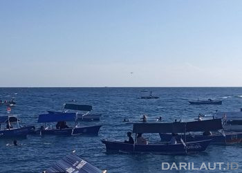 Pengunjung Hiu Paus Botubarani Membludak di Akhir Pekan, Senin Antrian 232 Orang