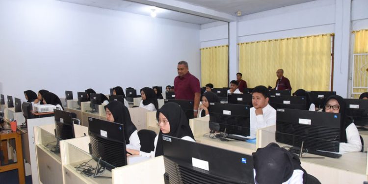 970 Peserta Mengikuti Ujian CBT Seleksi Mandiri UNG 2026