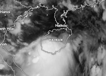 Badai Tropis Maysak Mendarat di Pulau Hainan Cina Selatan