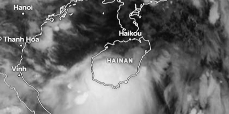 Badai Tropis Maysak Mendarat di Pulau Hainan Cina Selatan