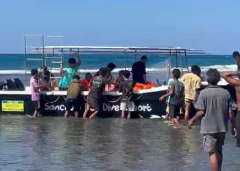 Kapal Cepat yang Ditumpangi 11 Wisatawan Eropa Masuk Air, Patah, Miring dan Tenggelam di Teluk Tomini