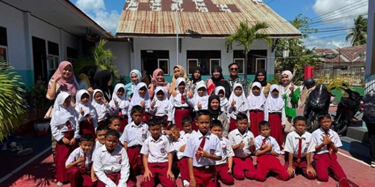 Mahasiswa UNG Edukasi Hidup Bersih dan Sehat Bagi Siswa SD