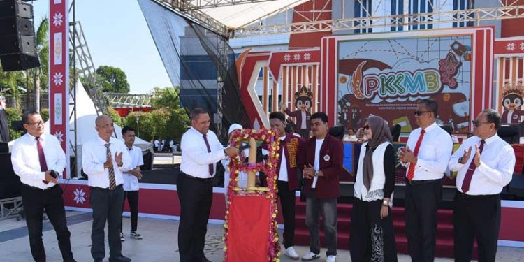 Budaya Akademik dan Kehidupan Kampus Langkah Awal Pembekalan Bagi Mahasiswa Baru UNG