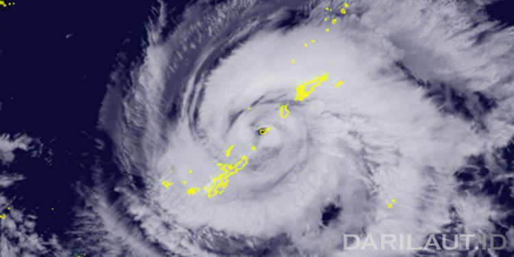 Typhoon Saudel Makes Landfall on Japan’s Okinoerabu Island, Heading Toward East China Sea