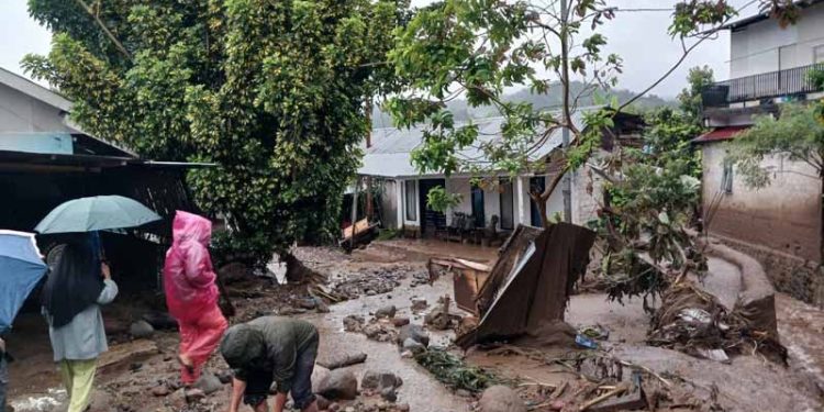 Hujan Lebat di Kabupaten Solok Menyebabkan Banjir Bandang, Satu Orang Meninggal Dunia