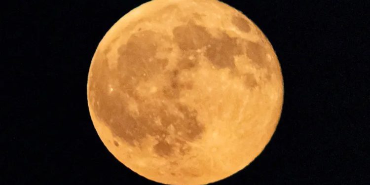 Malam Ini Harvest Moon, Piringan Bulan Bulat Utuh dan Terang