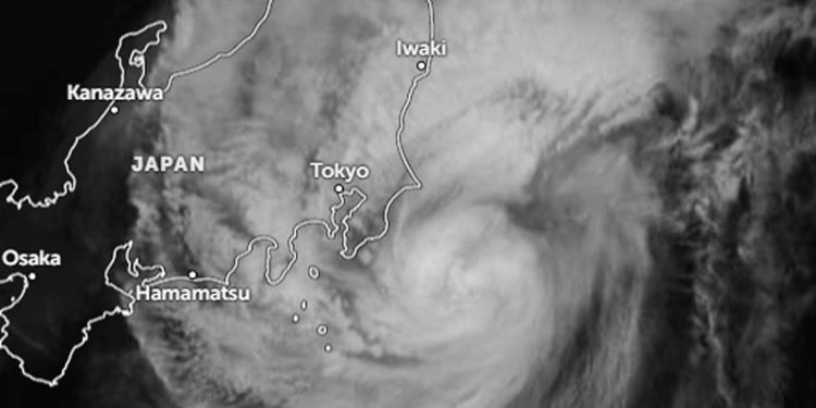 Typhoon Dujuan Near Tokyo