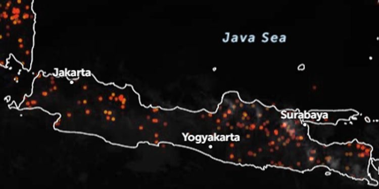 Api Membakar Hutan dan Lahan di Pulau Jawa