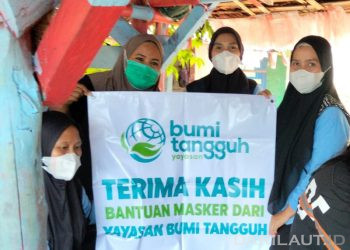 Yayasan Bumi Tangguh Salurkan Masker Bagi Masyarakat Terdampak Abu Vulkanik Gunung Anak Krakatau