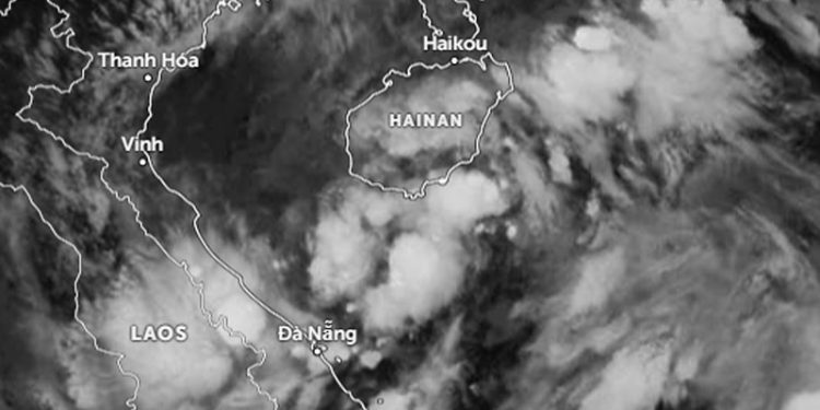 Depresi Tropis Terletak di Dekat Da Nang, Vietnam