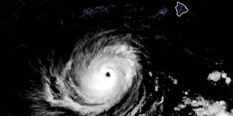 Hurikan Lowell Mendekati Kepulauan Hawaii Sebagai Badai Kategori 4