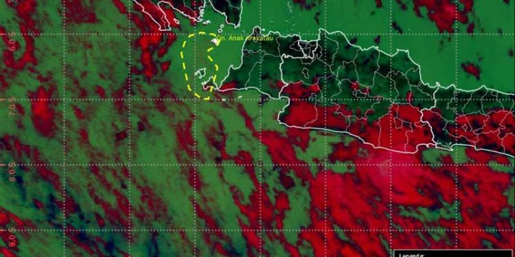 Gunung Anak Krakatau Masih Erupsi