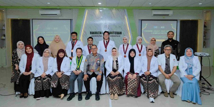 Etika Profesi dan Pengabdian Komitmen Lulusan Kedokteran UNG