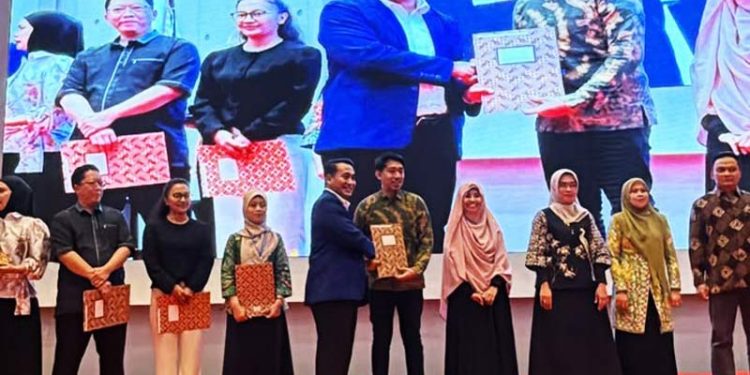 Profesi Ners UNG Raih Penghargaan Platinum Terbaik Nasional